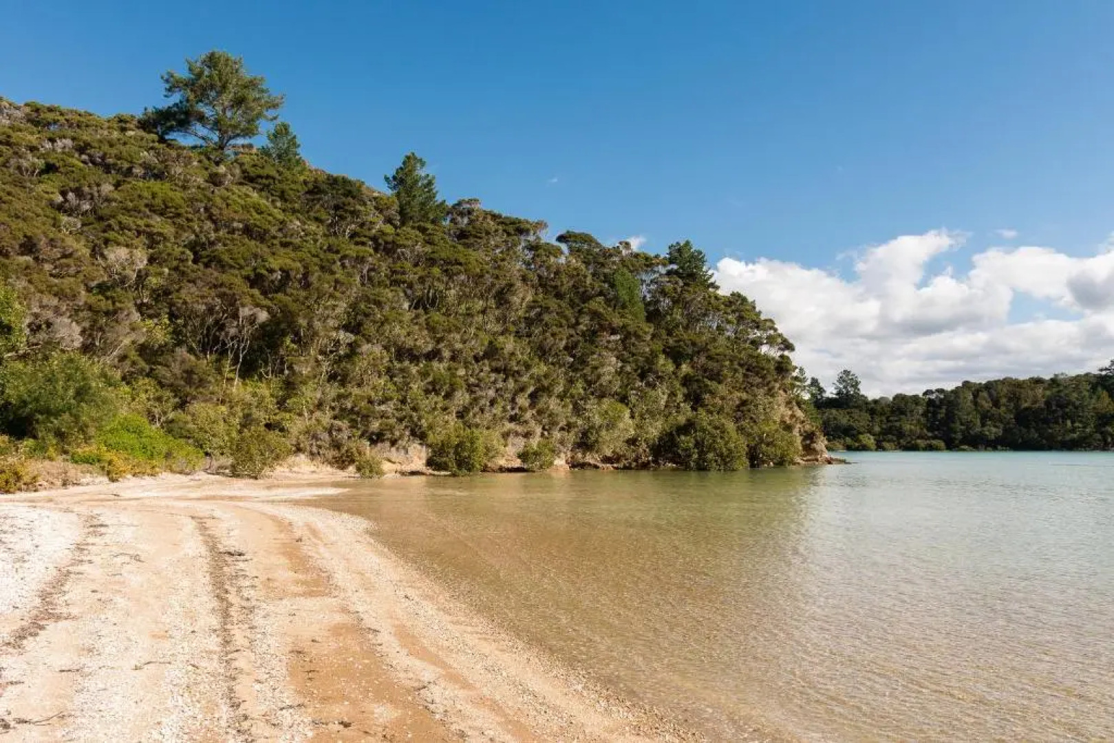 Veronica House - Russell Holiday Home