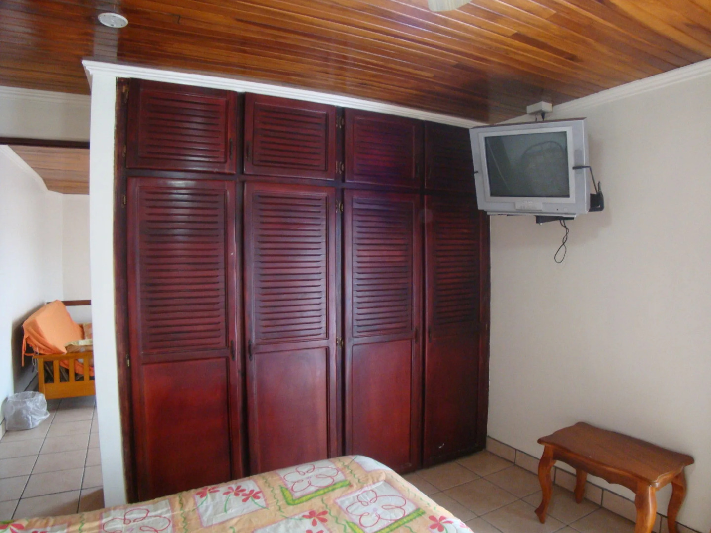 Hotel La Guaria Inn & Suites