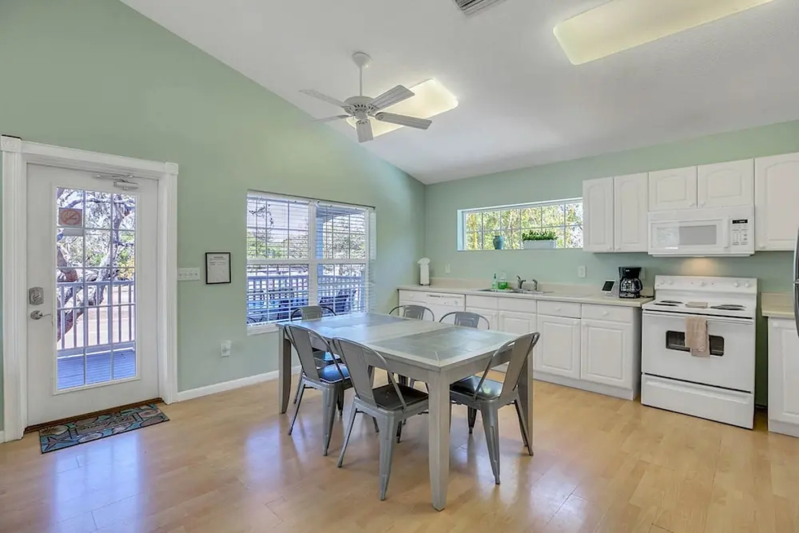 Group-Friendly Tarpon Springs Duplex by RedAwning