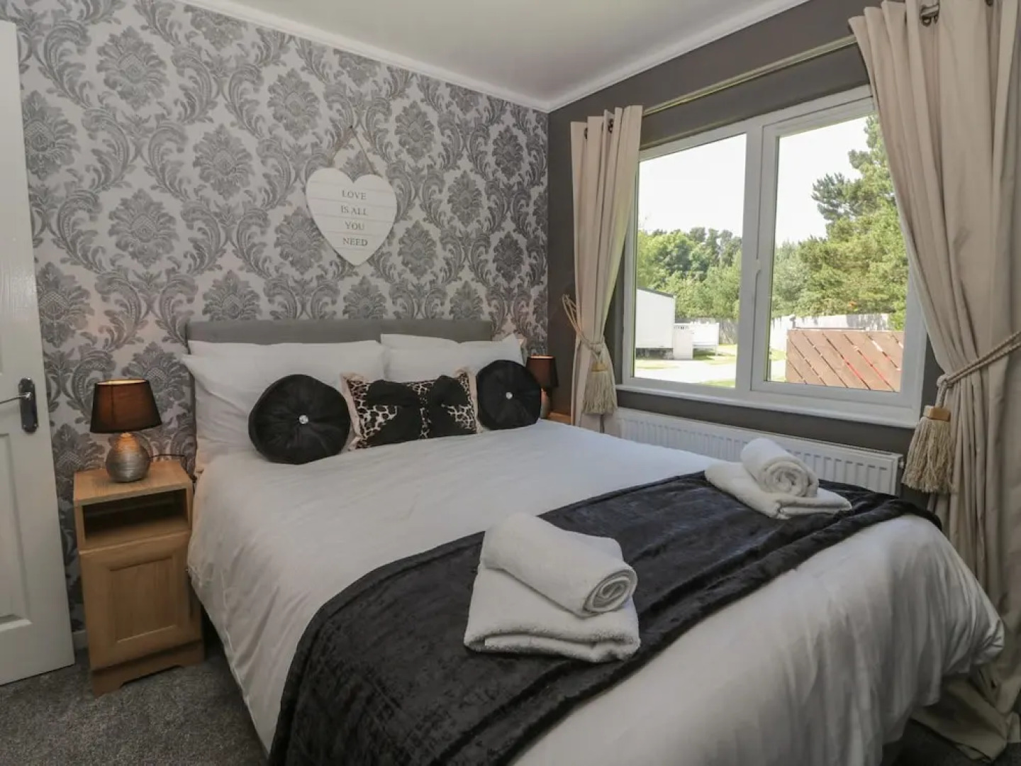 Jonstone Pines Lodge at Cayton Bay Holiday Park
