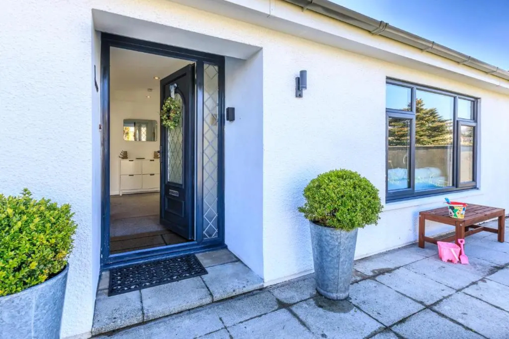 Cottage sleeps 6 within 5 mins from the sea