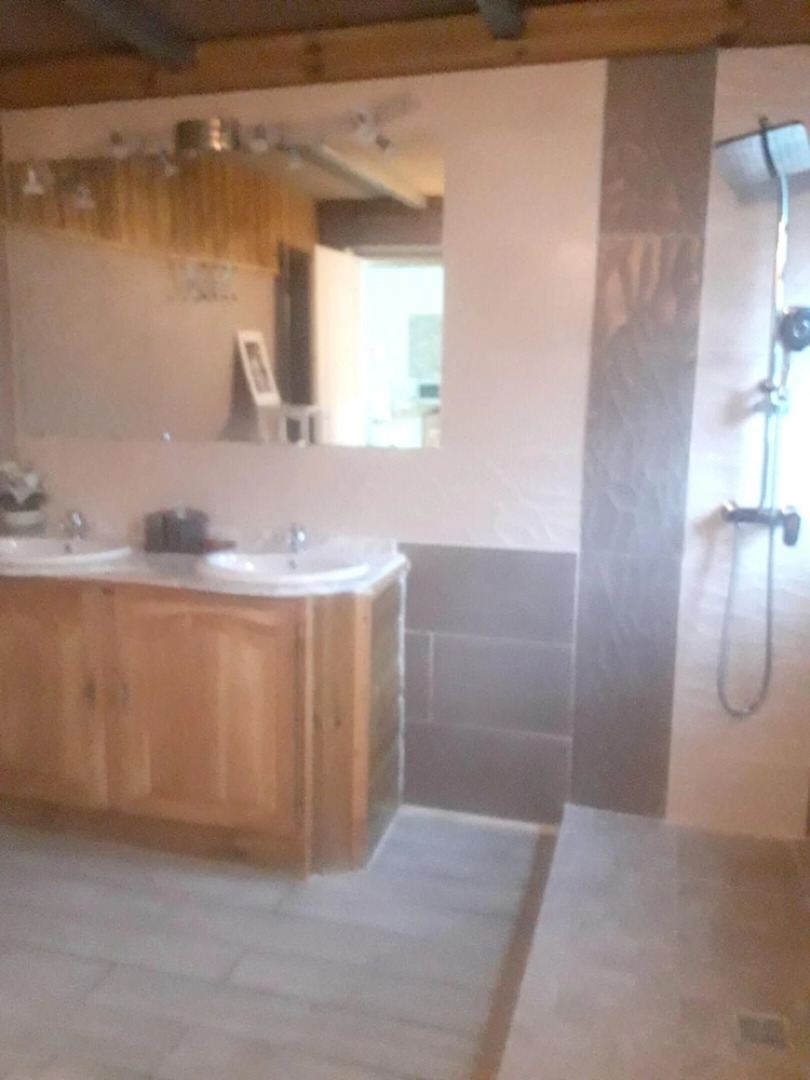 House With 3 Bedrooms in Saint-benoit, With Wonderful Mountain View an