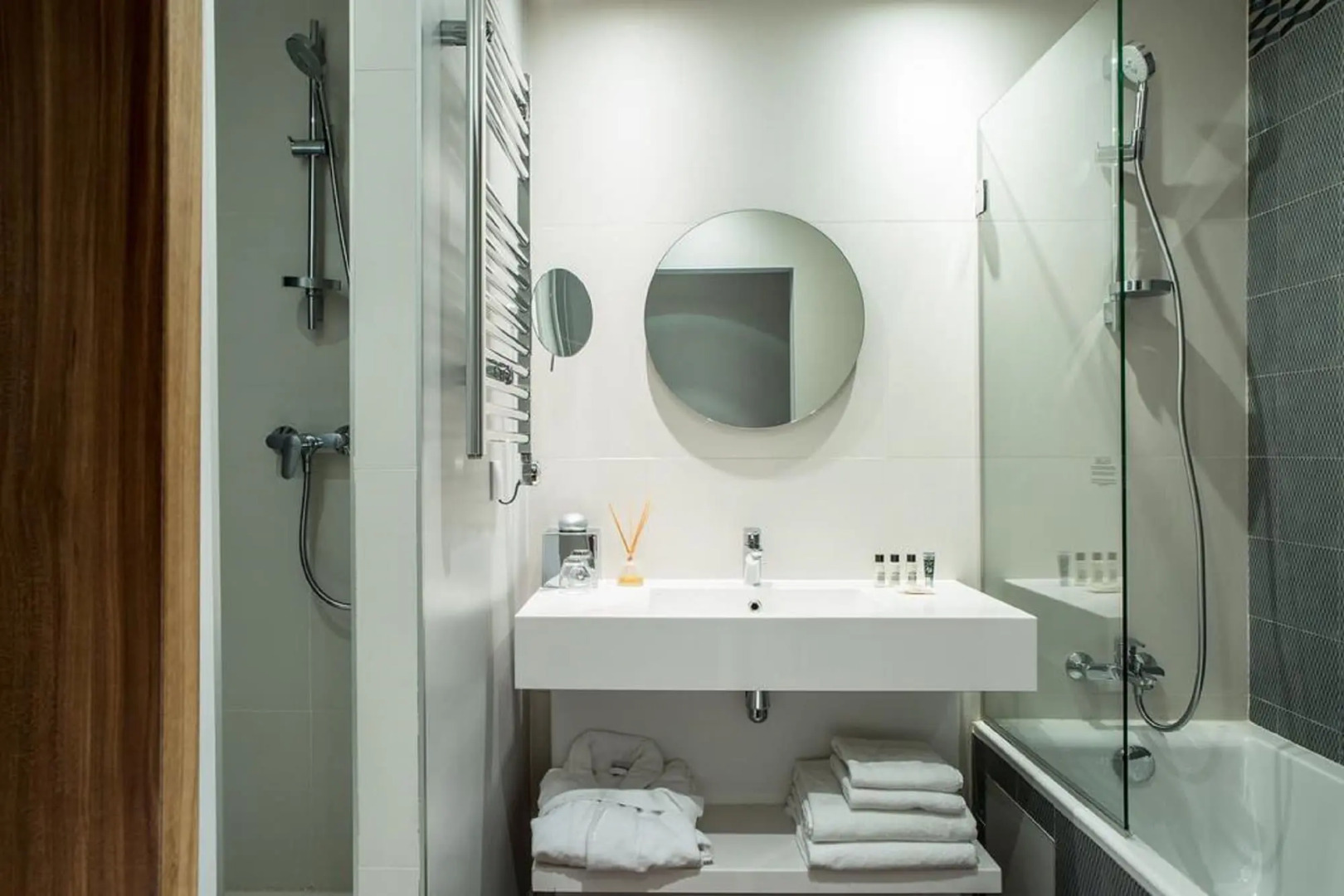 Hotel Atrium by HappyCulture