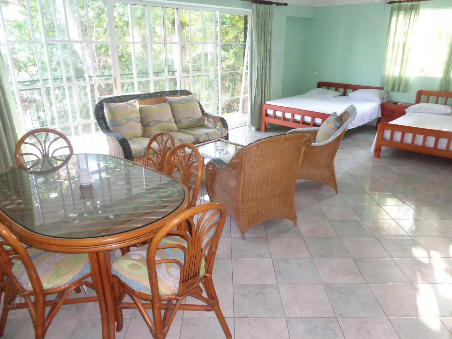 RIG Hostel Boca Chica Back Packer