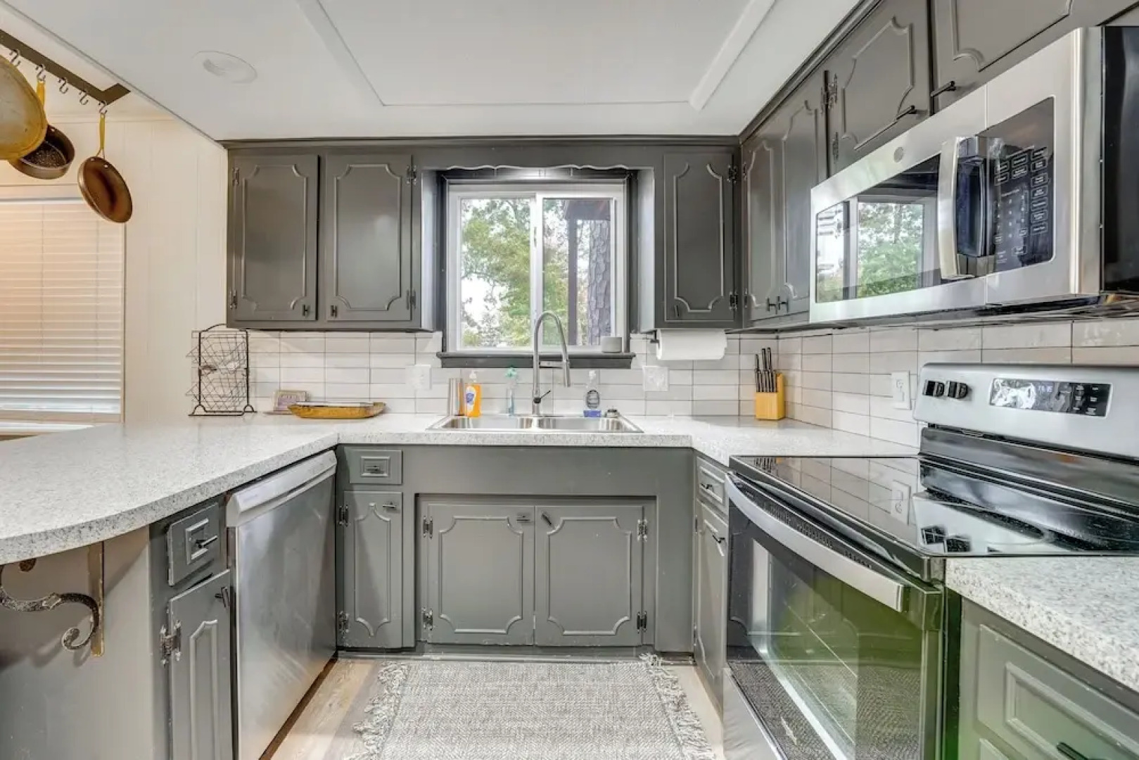 Beaver Lake Home ~ 8 Mi to Downtown Rogers!