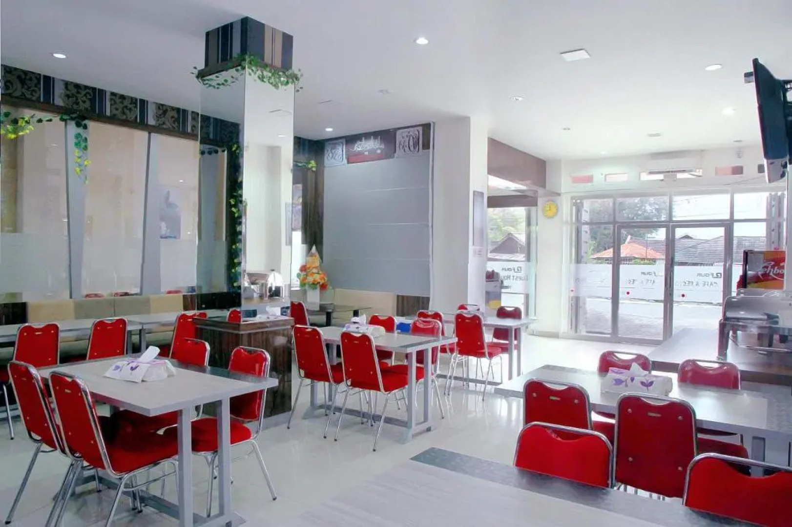 OYO 861 R Four Hotel