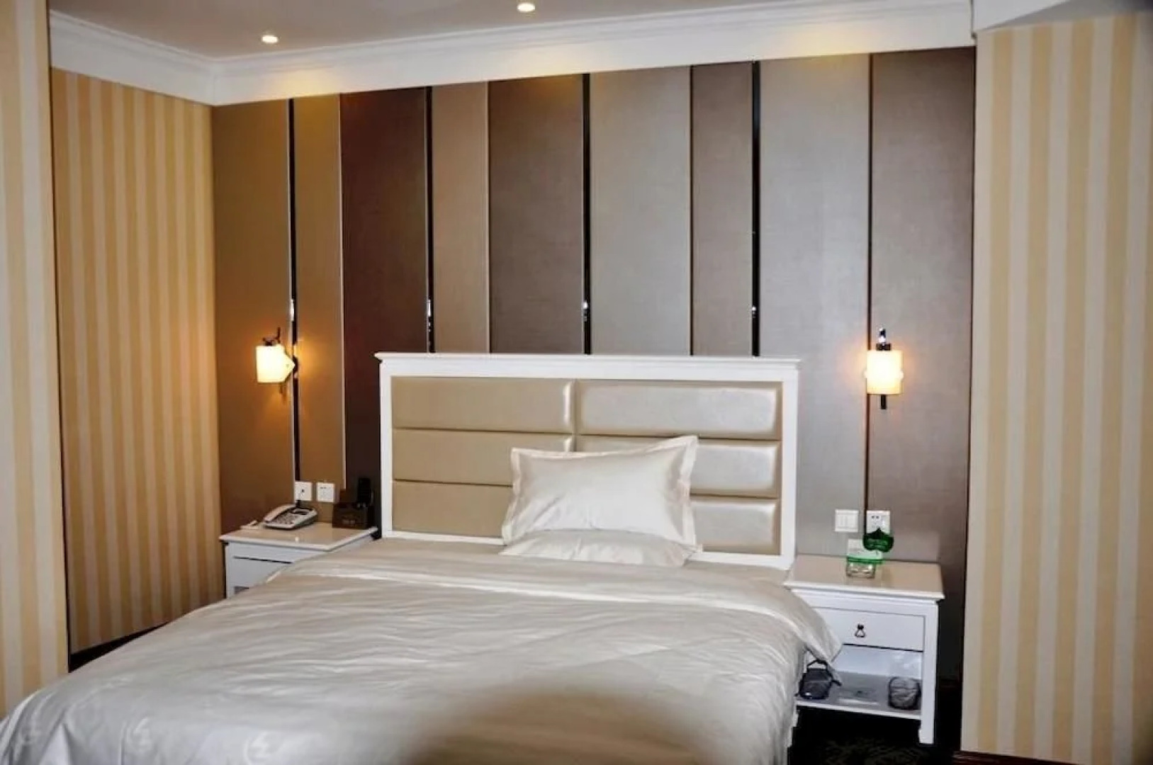 Gongyi Wanyang Business Hotel