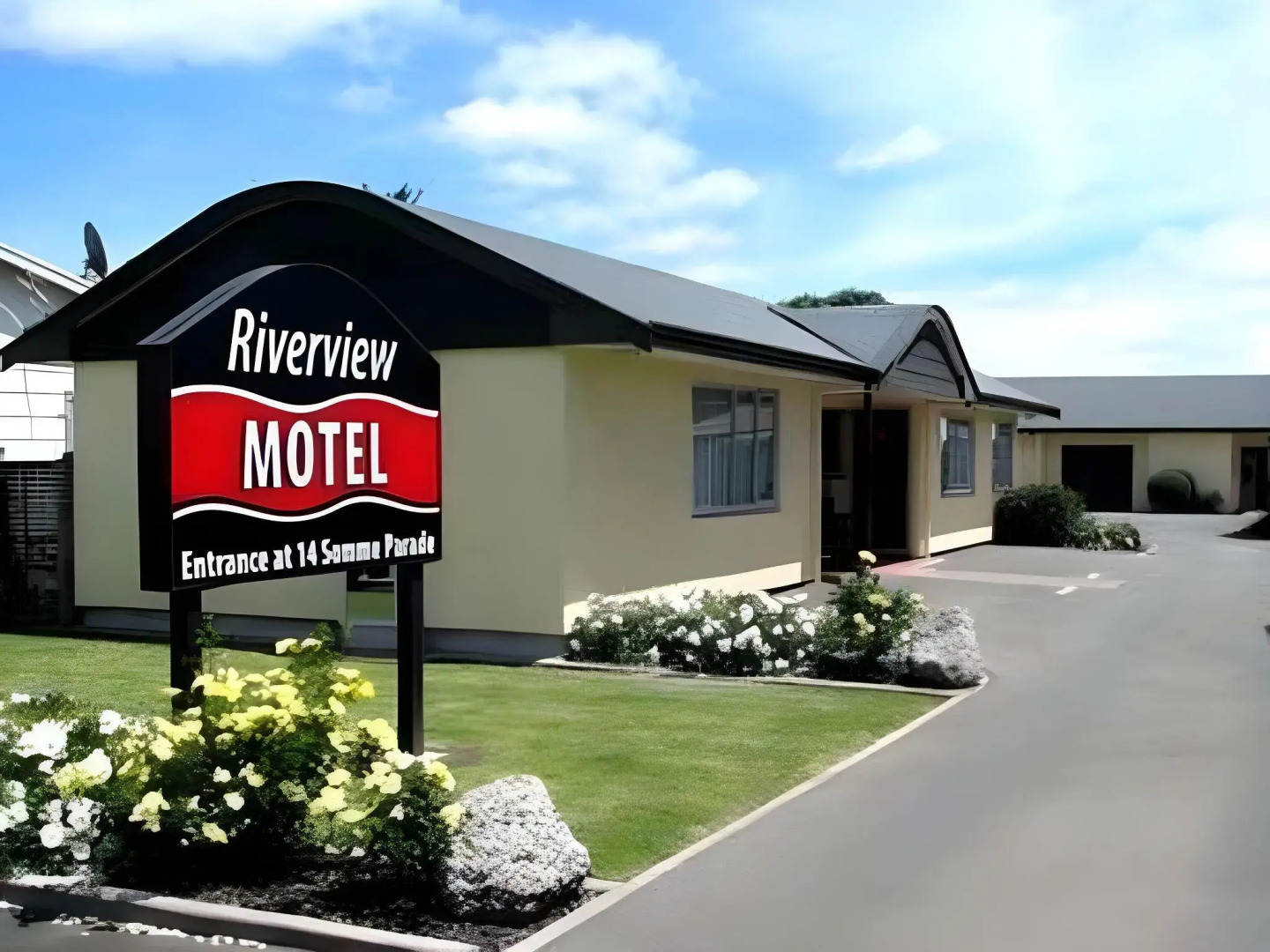 Riverview Motel