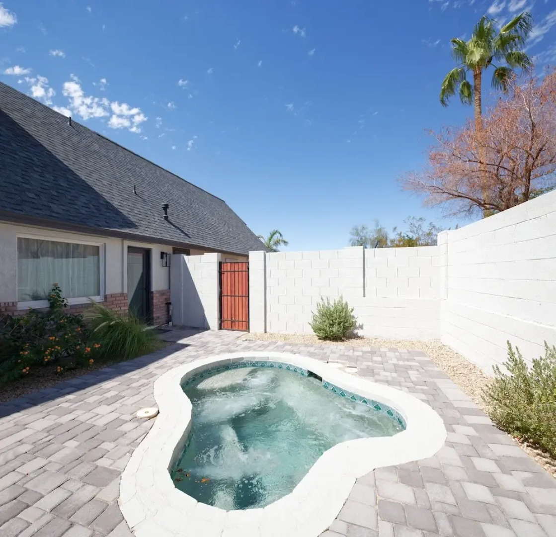 Majestic Mountain Mansion-pool -spa & Guest House