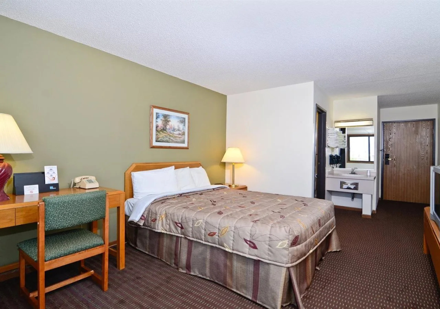 Super 8 by Wyndham Hayward WI