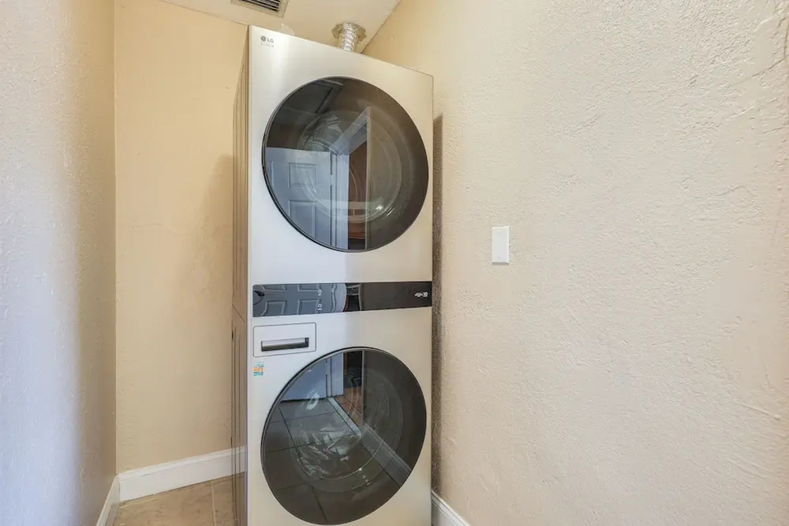 Pet-friendly Home w/ Yard ~ 3 Mi to Zoo Miami!