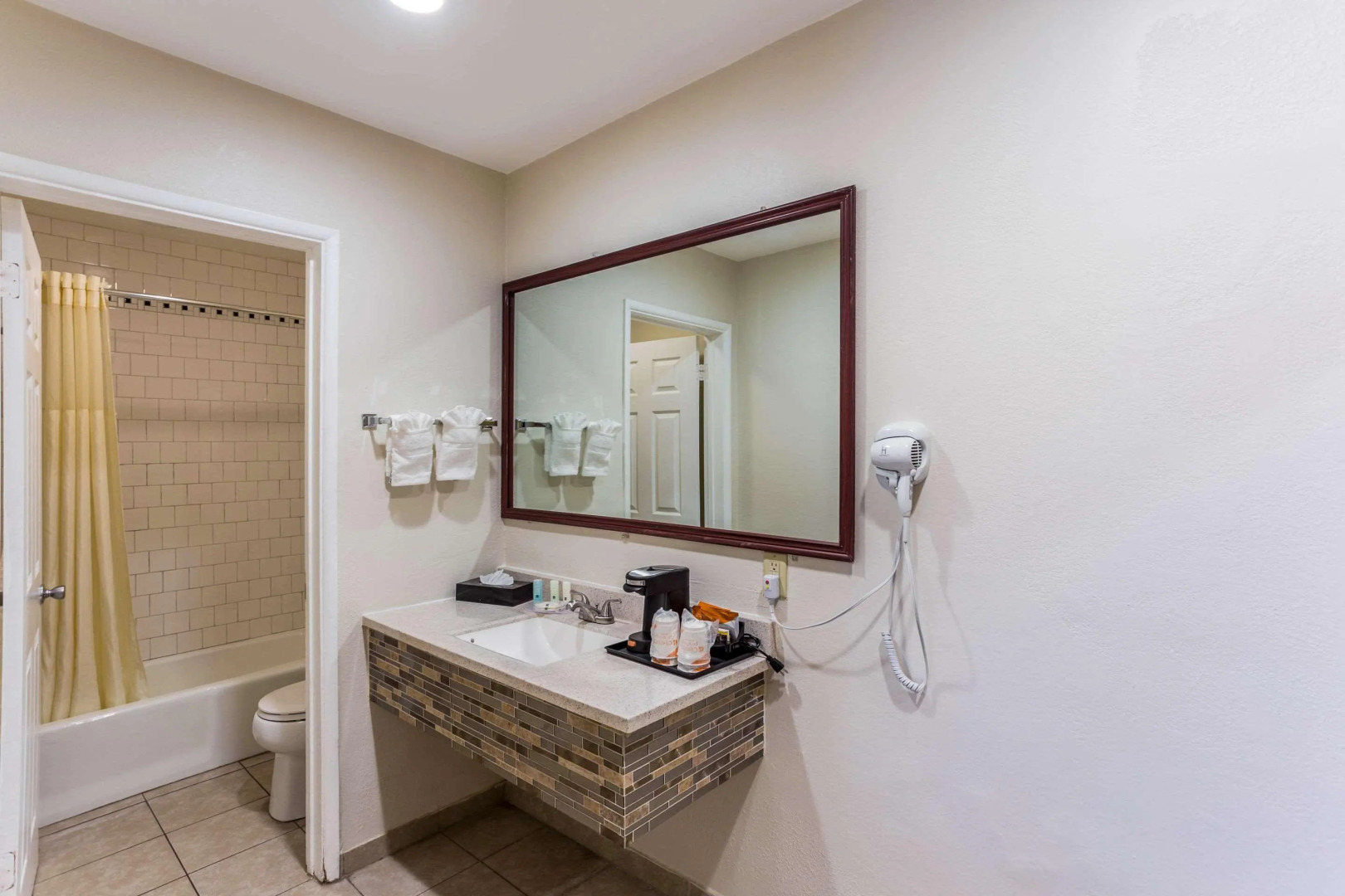 Mount Vernon Inn Escondido Downtown