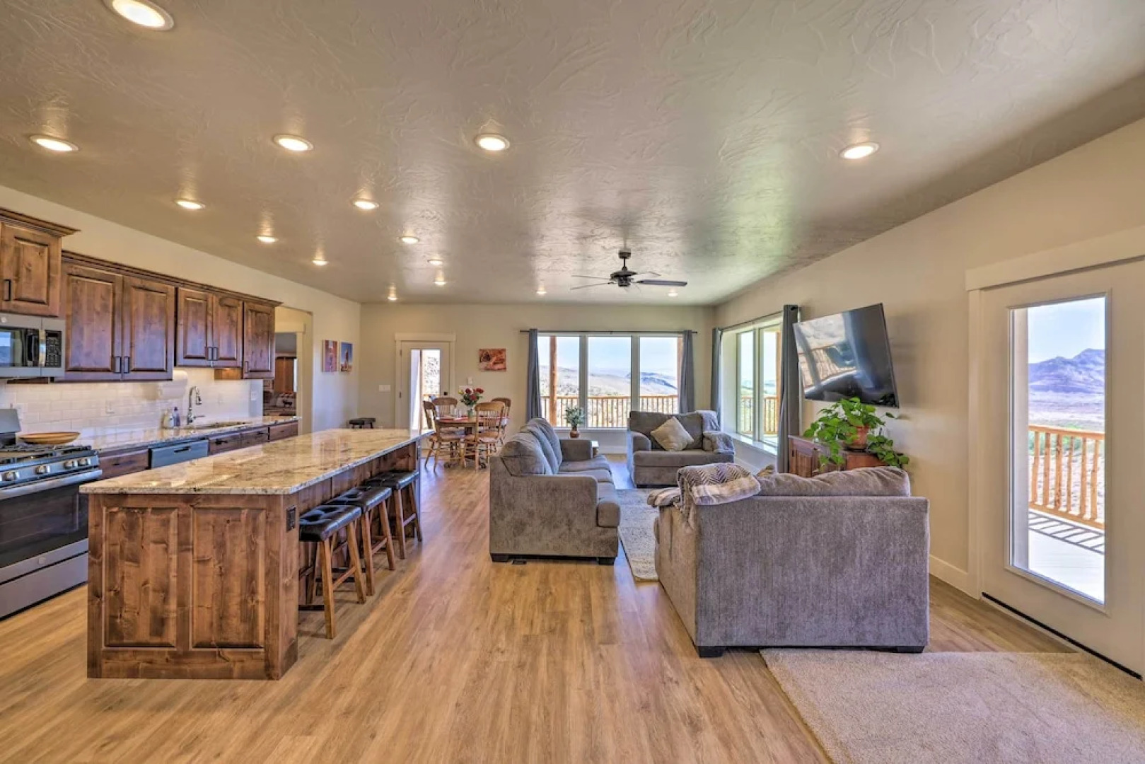 Stunning Adobe Home Overlooking Silver Reef