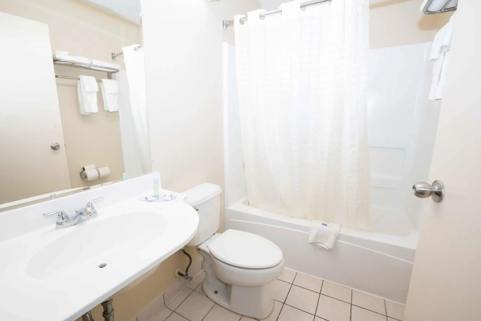 Red Roof Inn & Suites Euless - DFW Airport Southwest