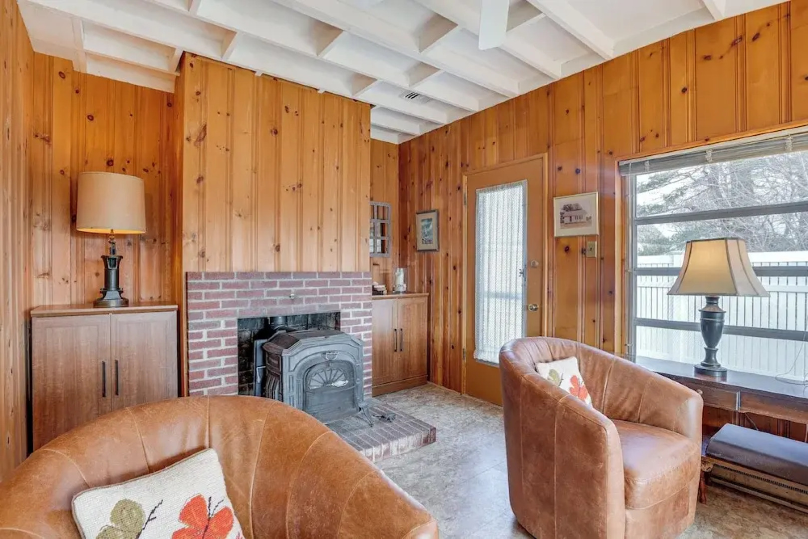 Gloucester Home w/ Large Yard: 1 Mi to Beach!