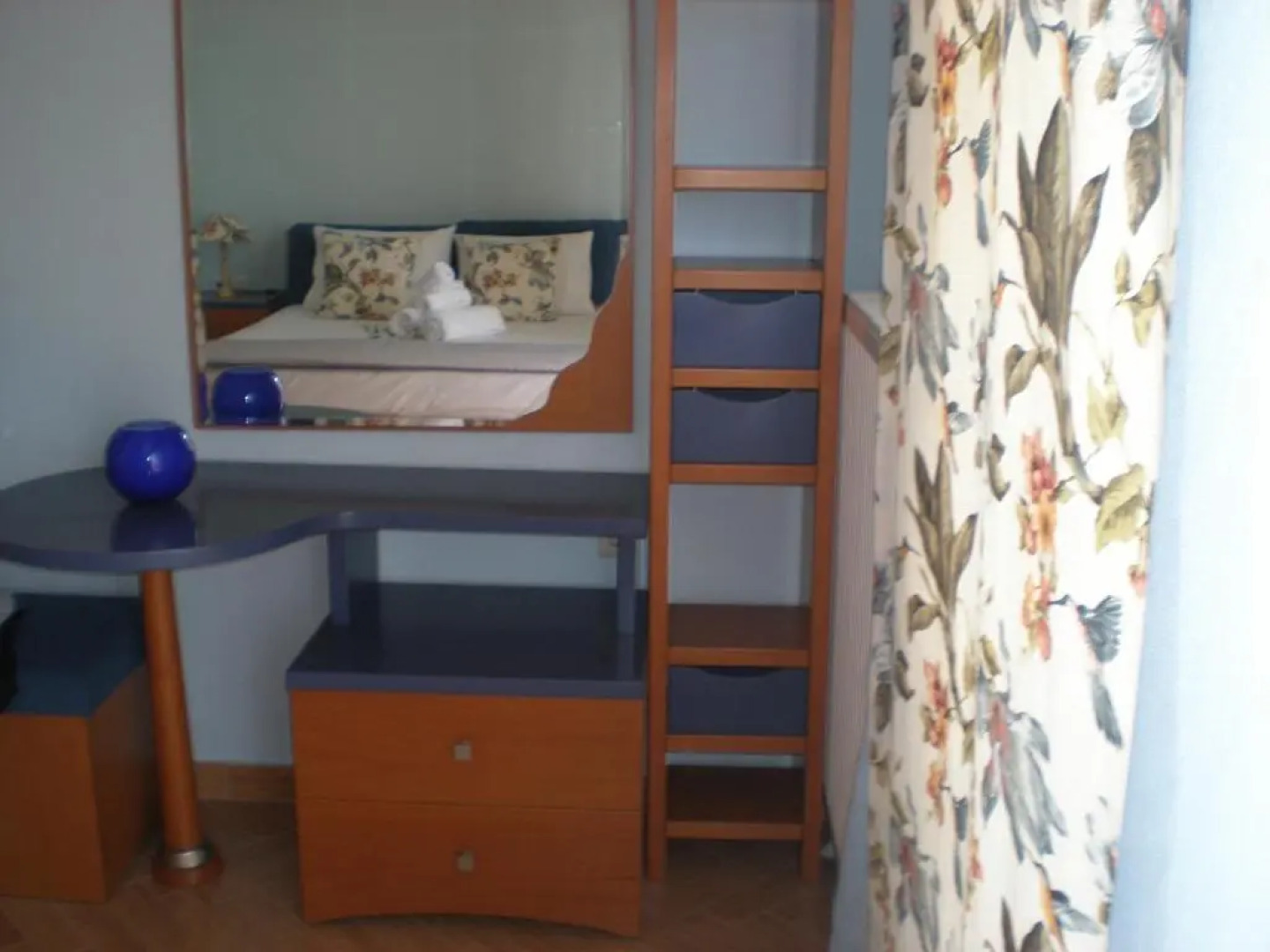 Nikolas & Anezina house