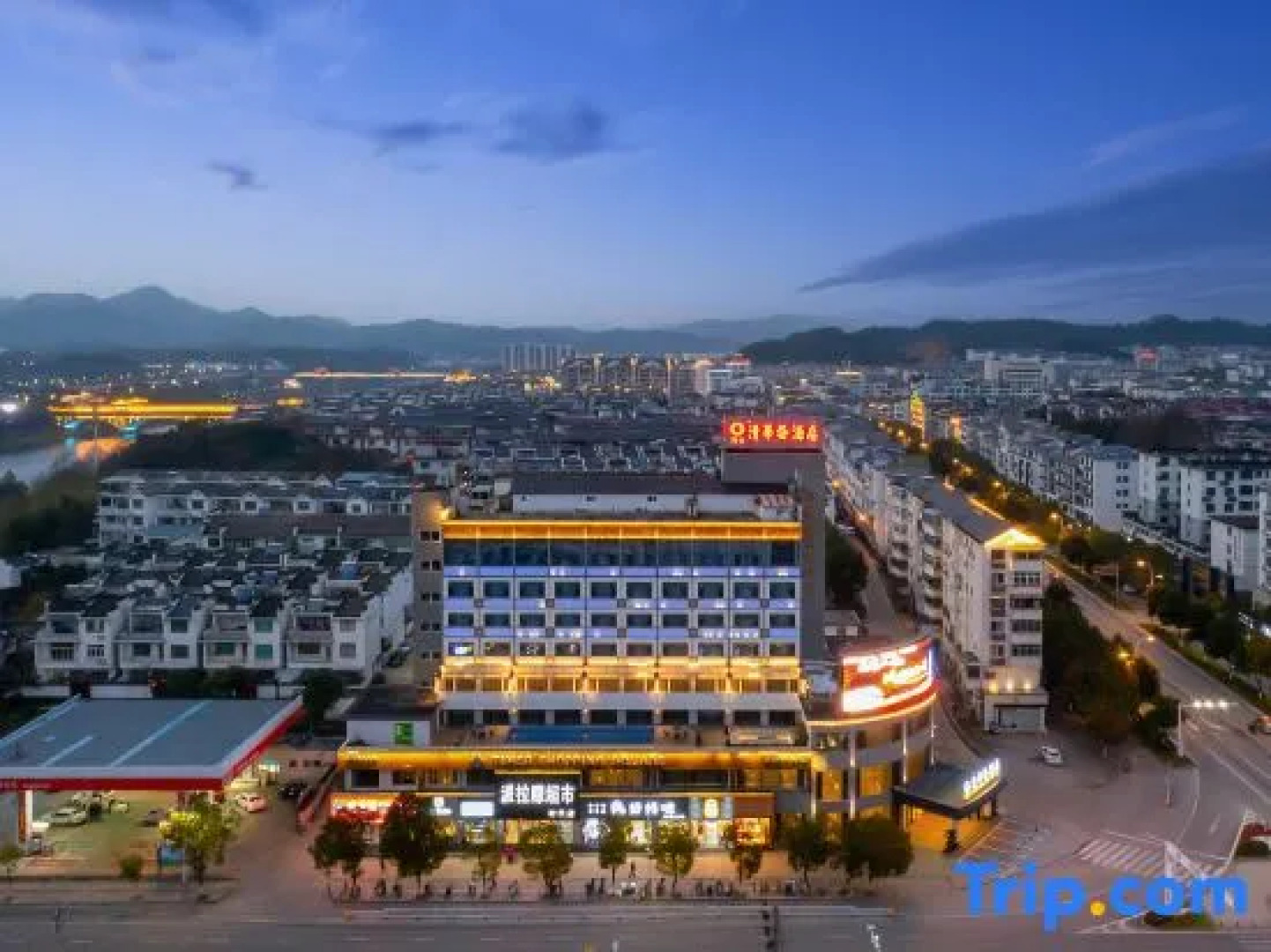 Wuyuan Qinghuawu International Hotel