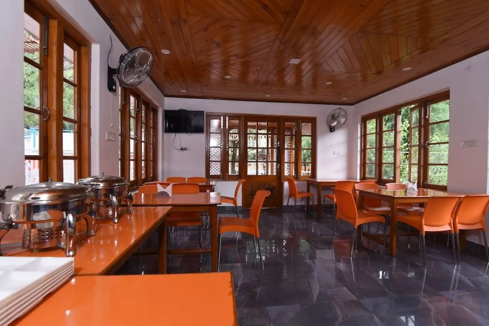 OYO 16009 Rock Villa