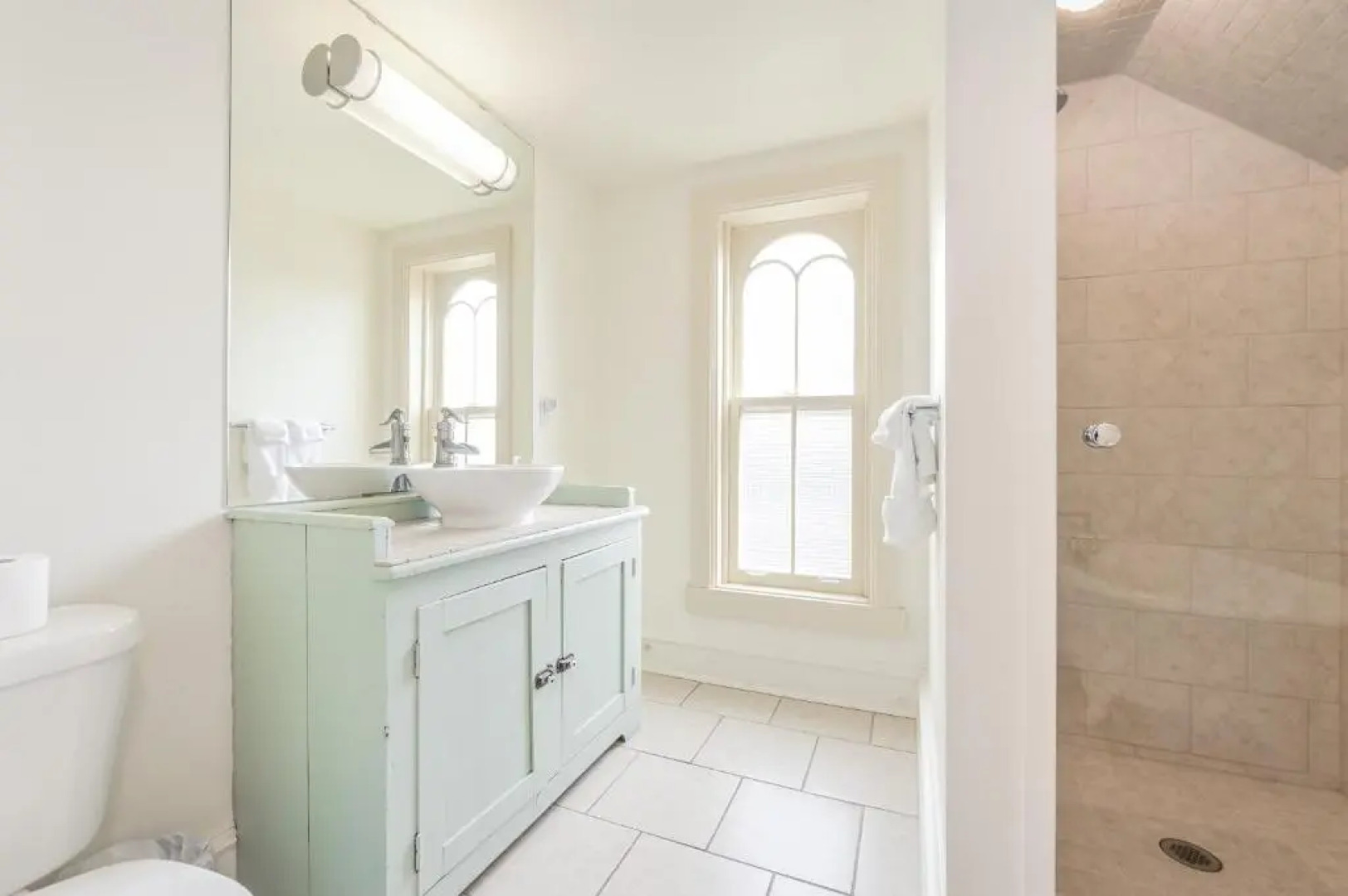 Van Galis Cafe and Inn