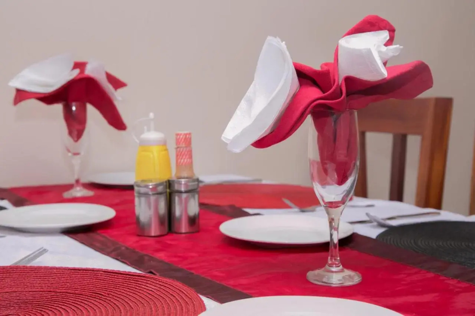 Glitz Cloud 9 Suites