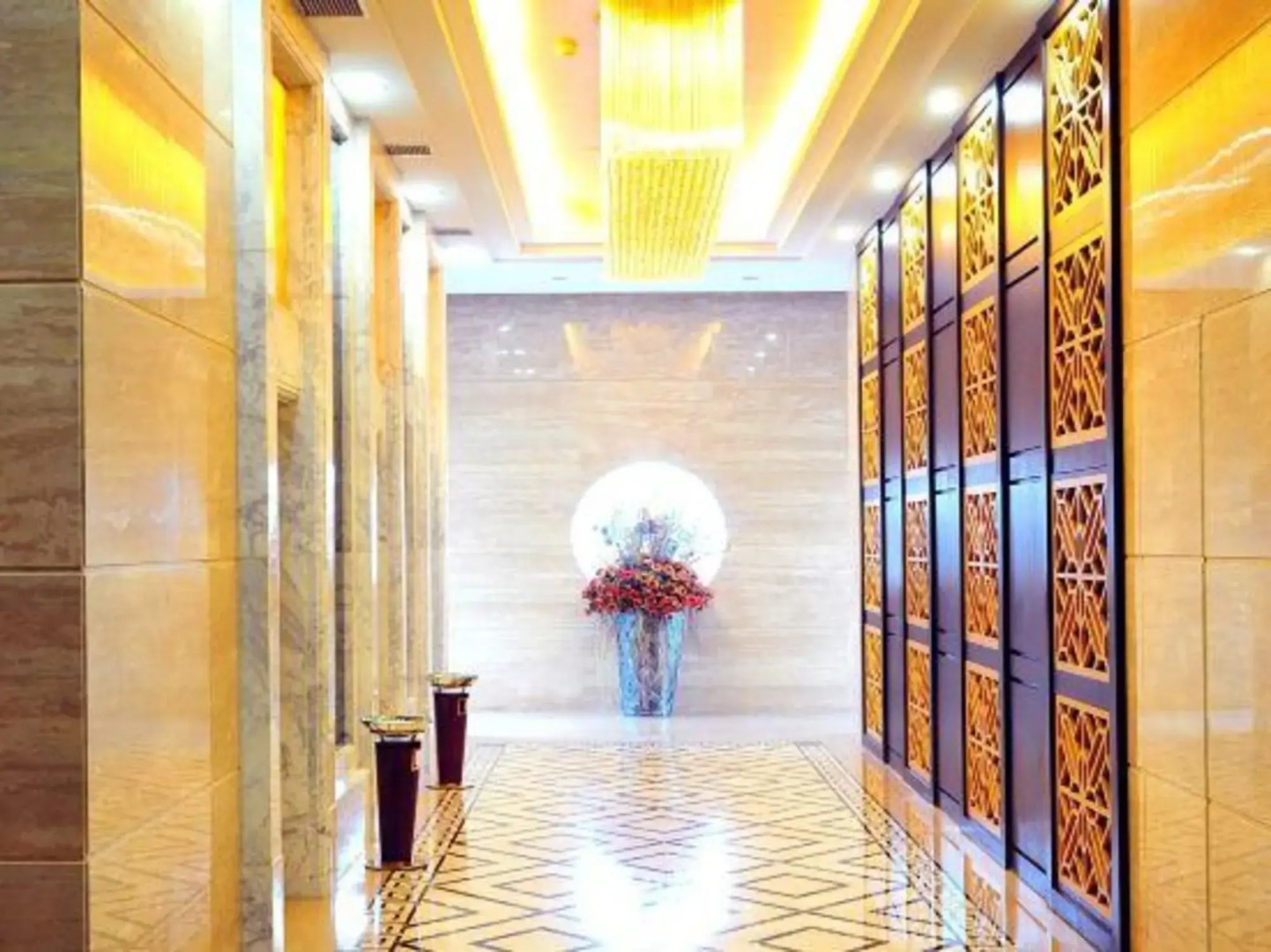 Oriental International Hotel (Leping City Donghu Park Branch)