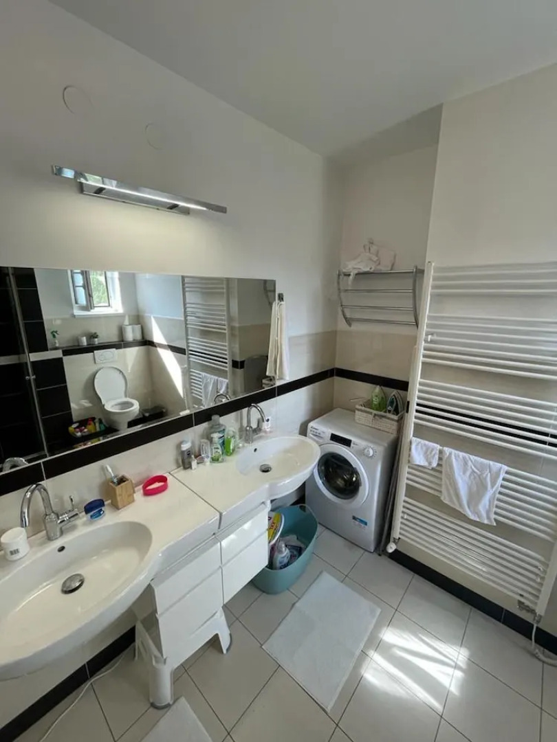 Beautiful 4 Bedroom House With a Relaxing Garden