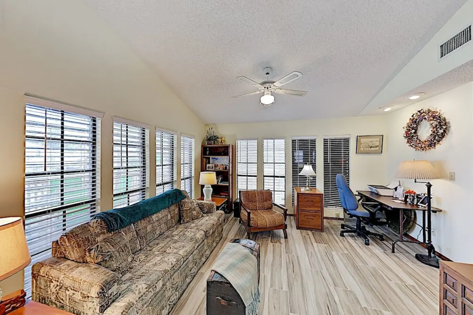 Bayside Getaway: Pools, Tennis, Golf, Private Dock 1 Bedroom Home