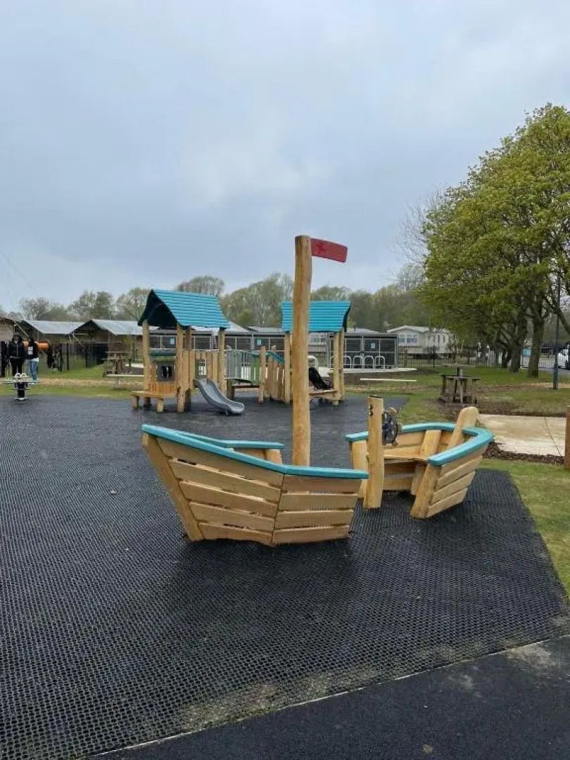 Indulgence lakeside lodge i1 with hot tub, private fishing peg situated at Tattershall Lakes Country Park