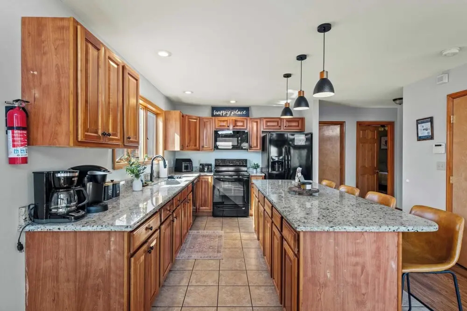 Lake View Chalet by Avantstay Lake Access + Deck