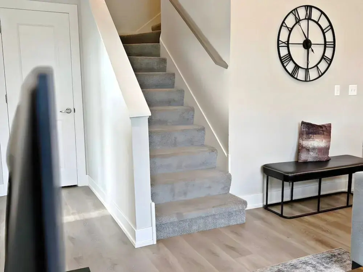 Modern 4BR with Parking - WV rep 4