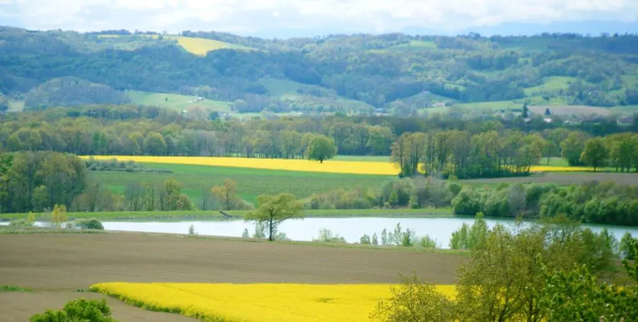 Maison de 2 chambres avec terrasse amenagee et wifi a Monlaur Bernet