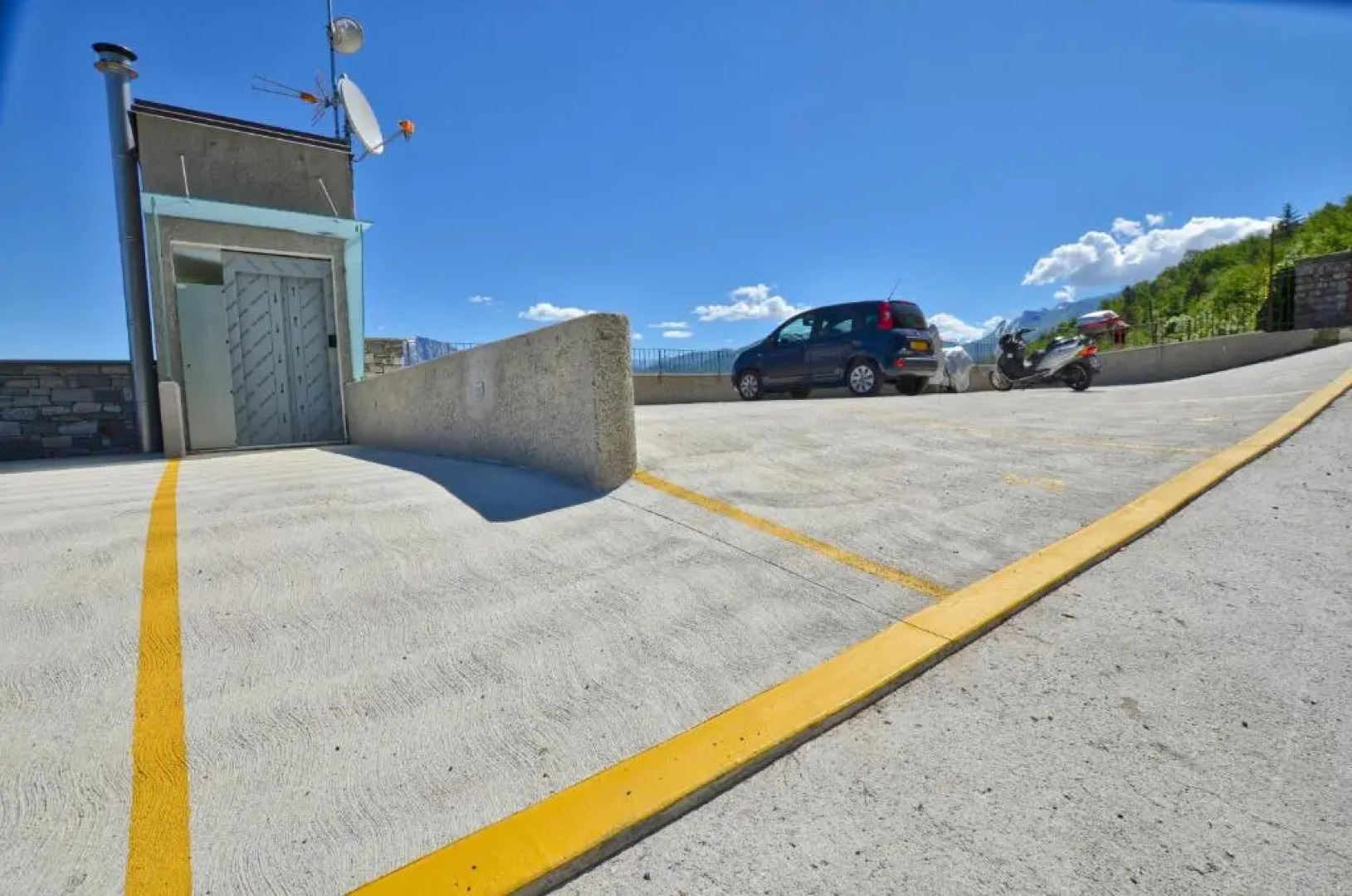 Felice sul Lago 2-Bedroom Lakeview Apartment