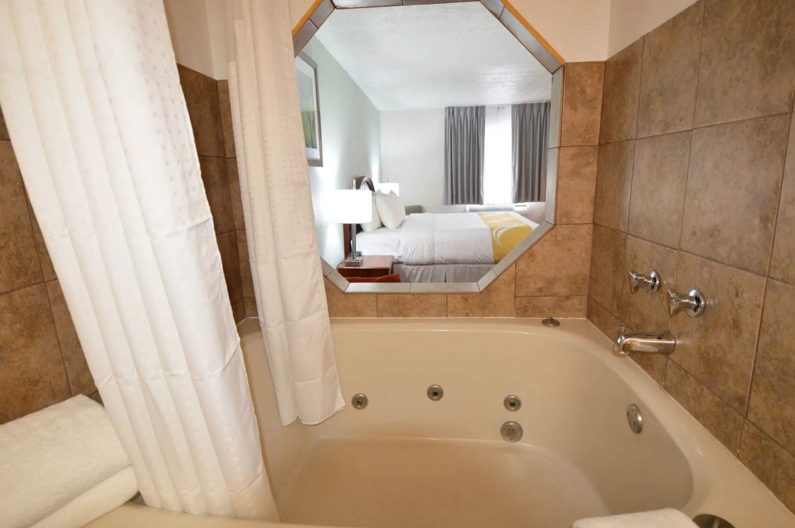 Quality Inn Alexis Rd