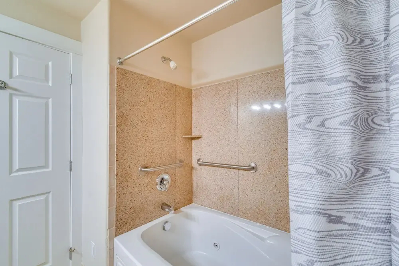 Westport Vacation Rental: Walk to Beach!