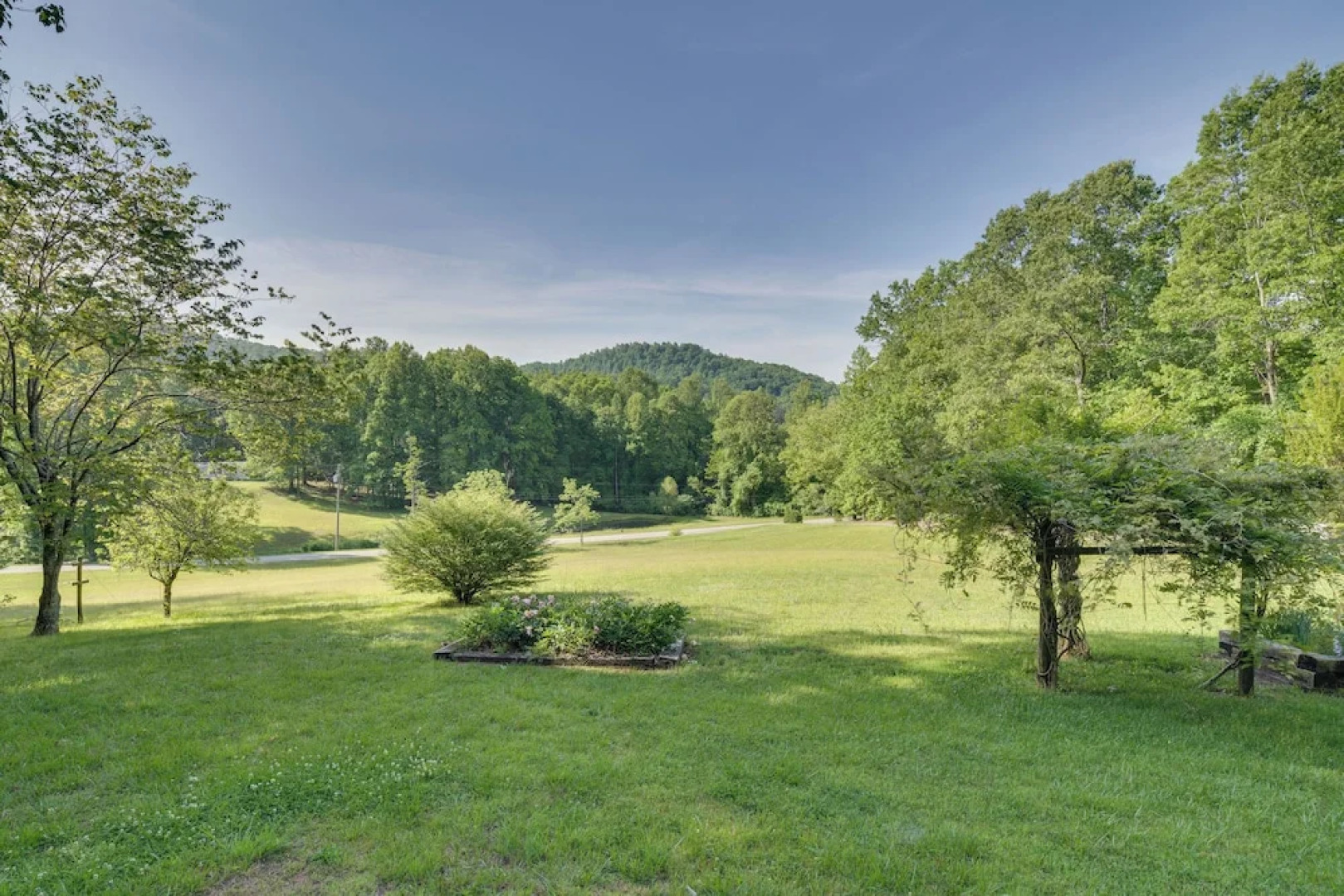 Pet-friendly Saluda Home w/ Mountain Views!