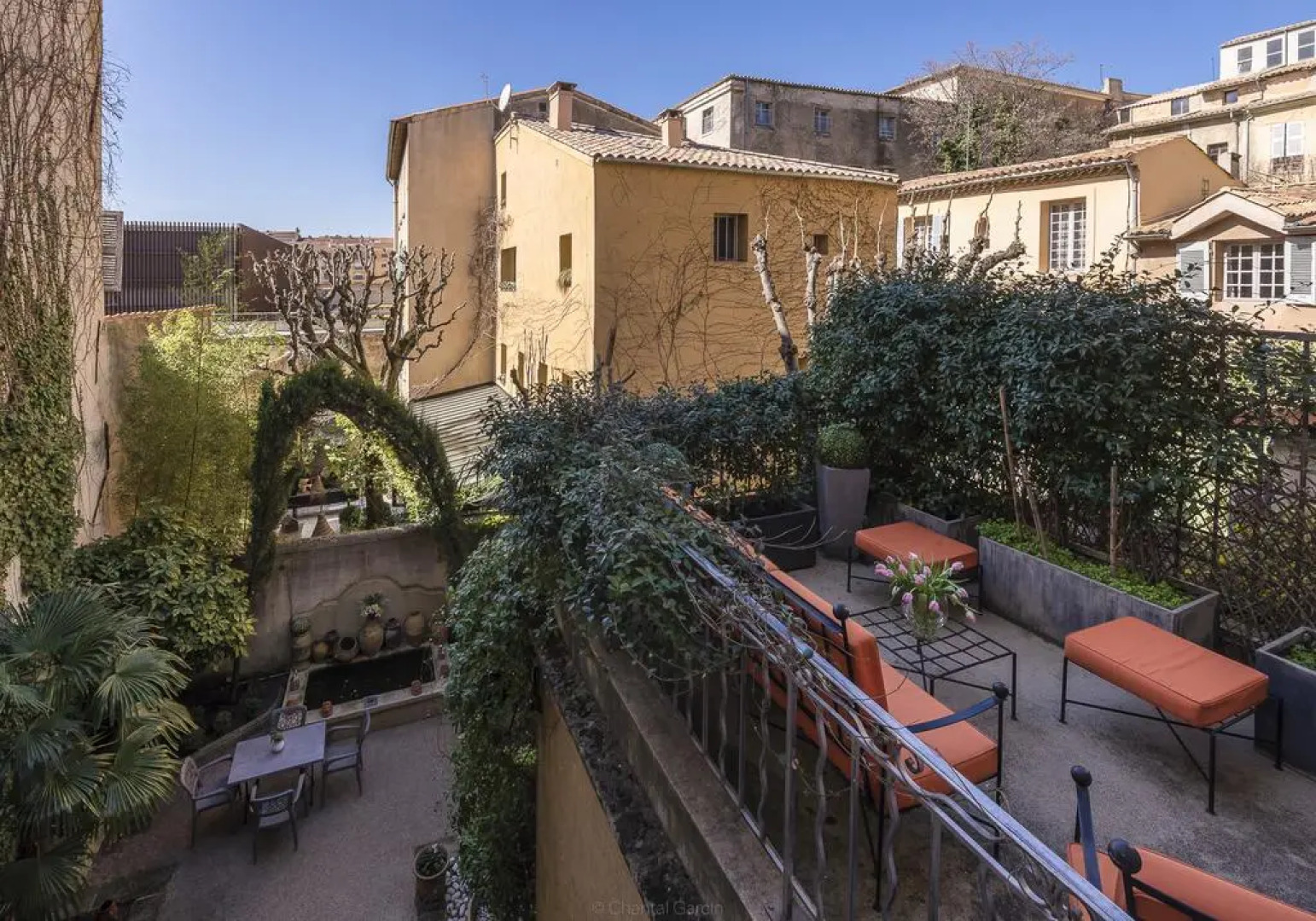 Hôtel Particulier, Le 28