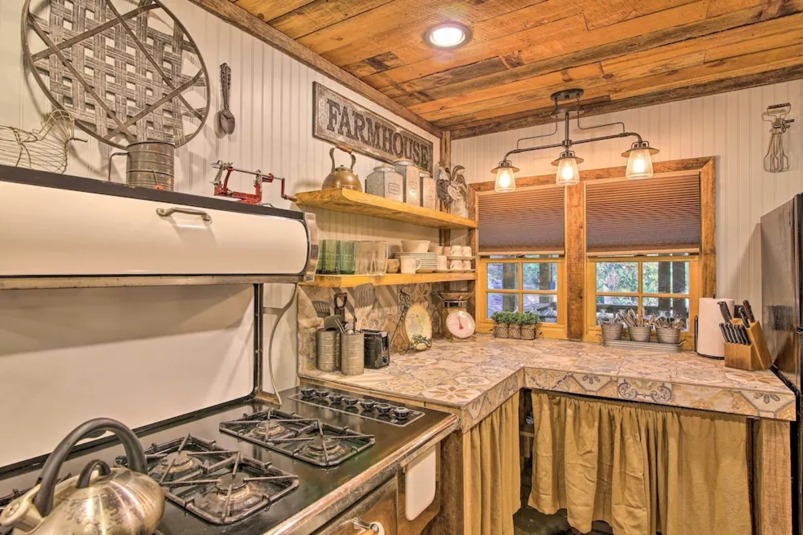 Tubes & Kayaks: 5-acre North Georgia Mtn Retreat