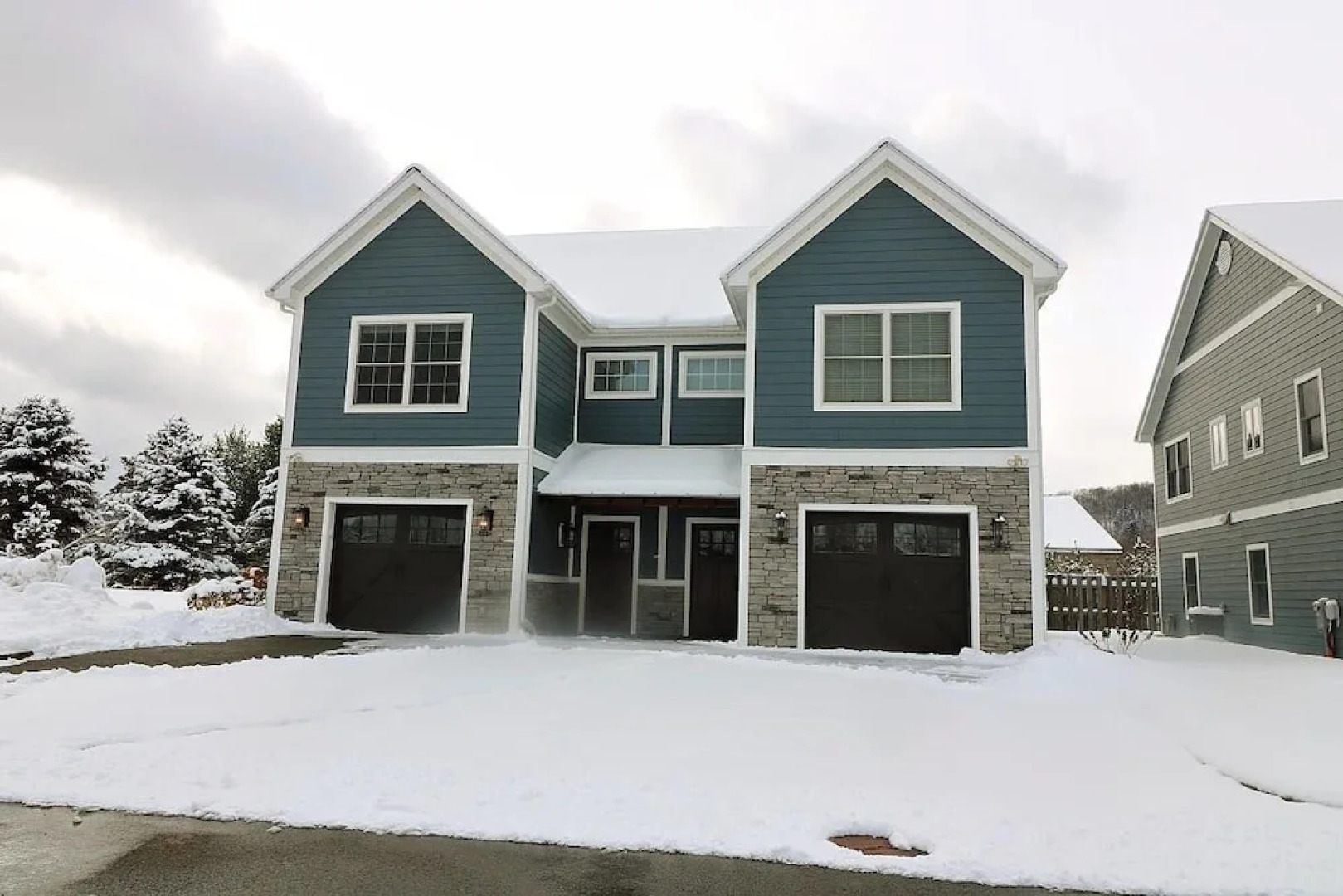 17 Glen Burn Trail 3 Bedroom Townhouse