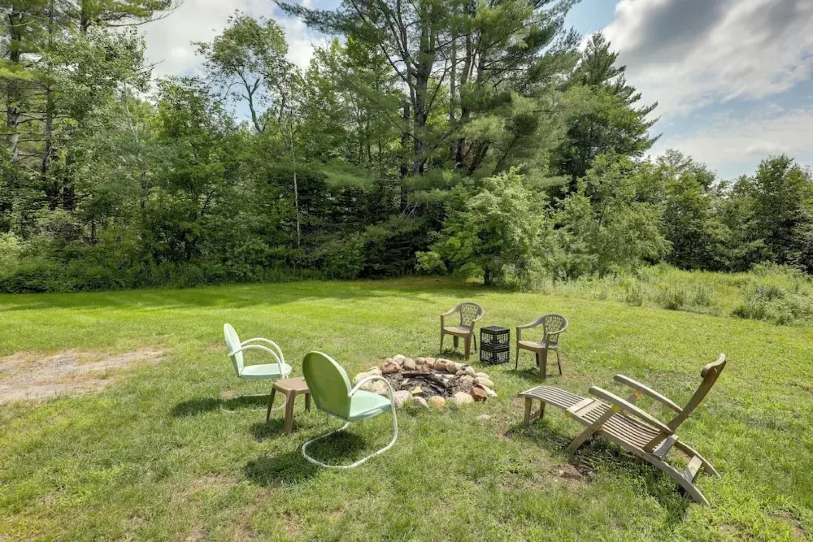 Franconia Escape on Half Acre w/ Fire Pit & Deck!