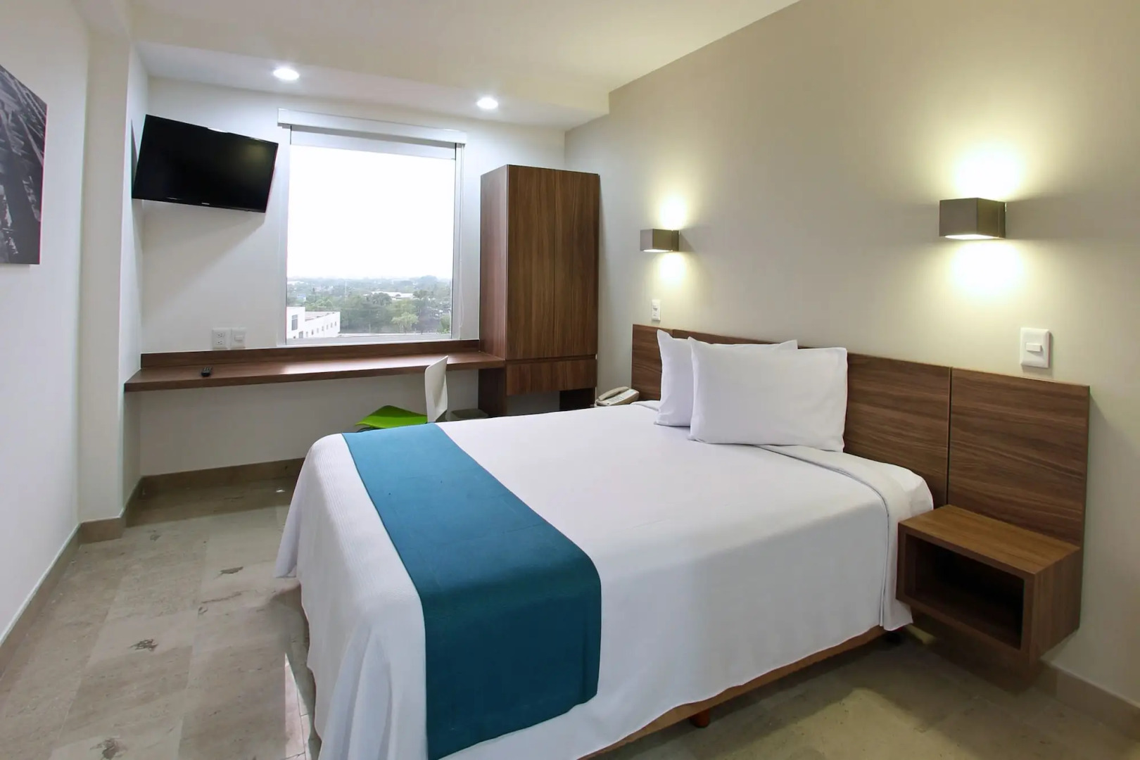 One Villahermosa 2000