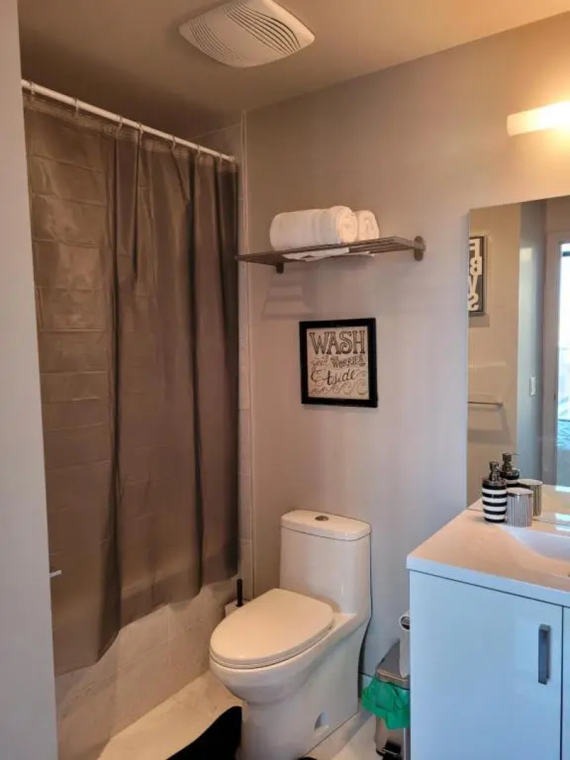 Downtown Paradise - 2 beds, 2 baths with Pool