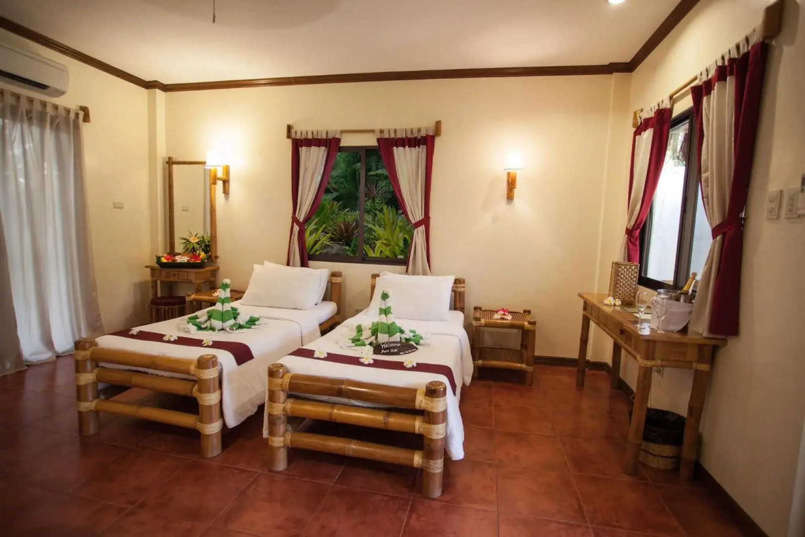 Pura Vida Beach & Dive Resort