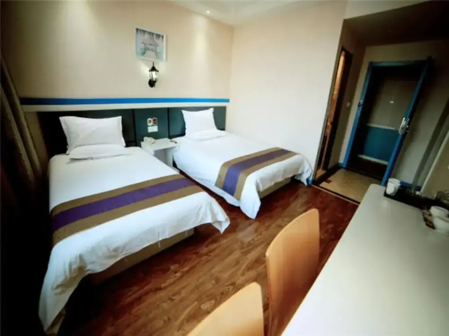 East Queen Hotel Zhong Shan Road