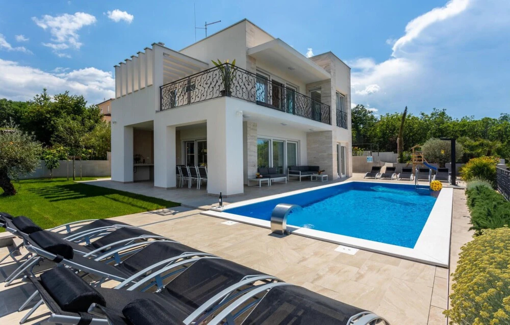 Beautiful Home in Klimno With Sauna, Wifi and 4 Bedrooms