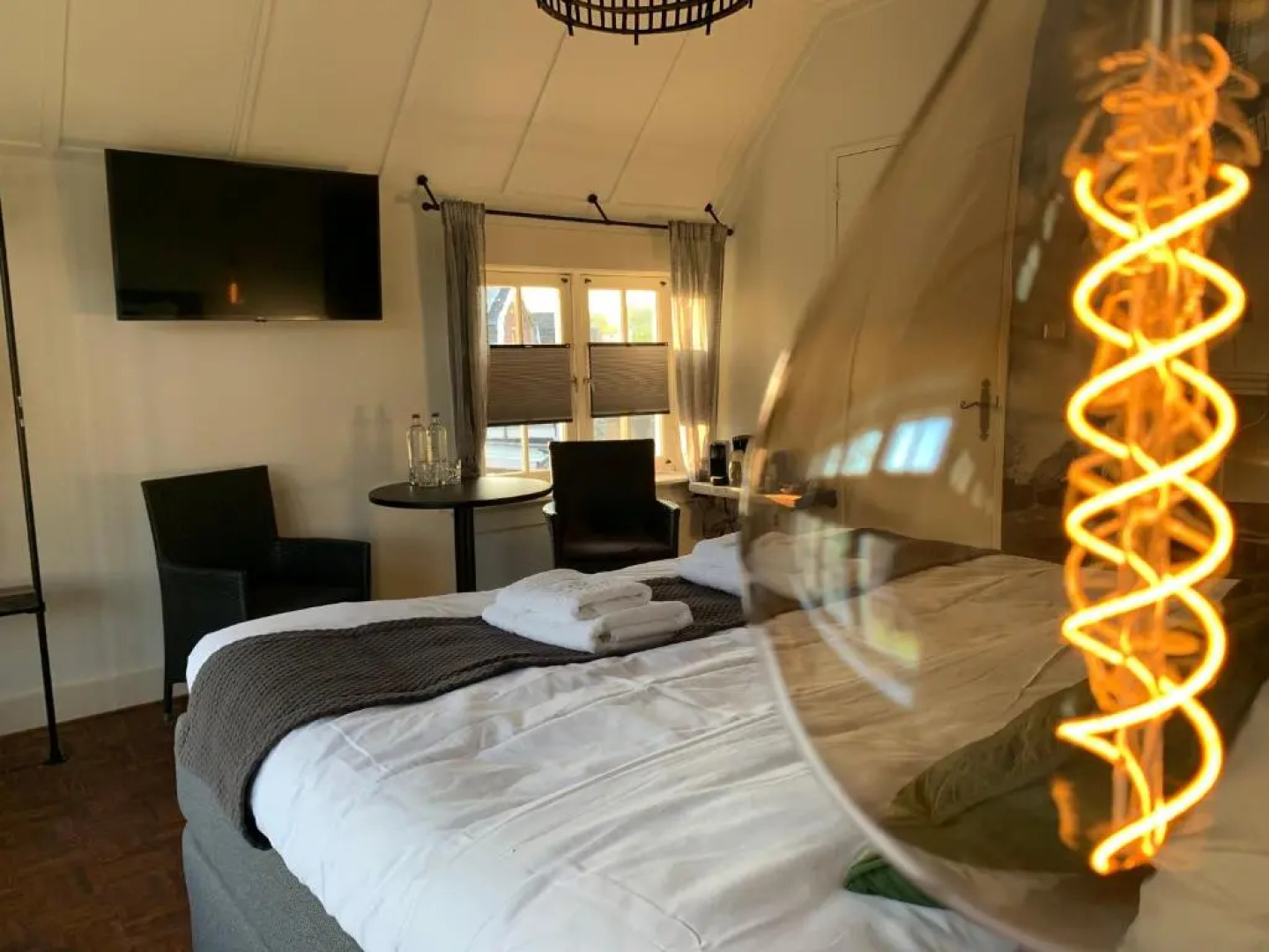 Bed and Breakfast Goes