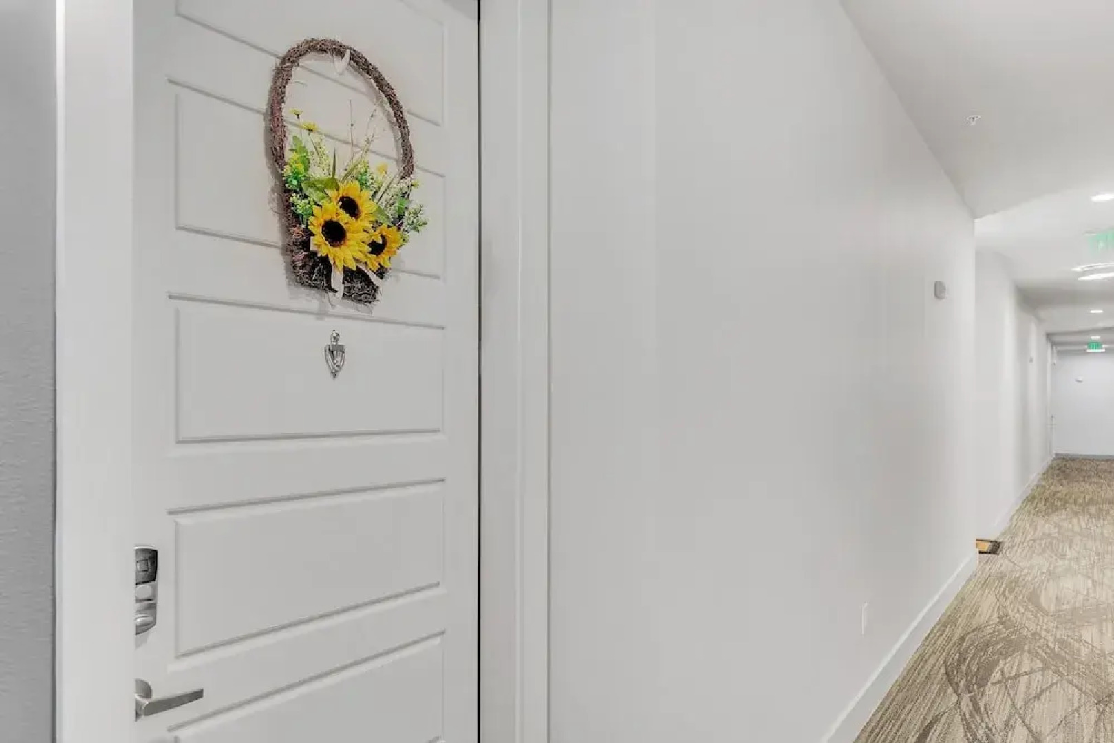 Maison De Luxe Brand New Cozy, Prime Location 1 Bedroom Condo by Redawning