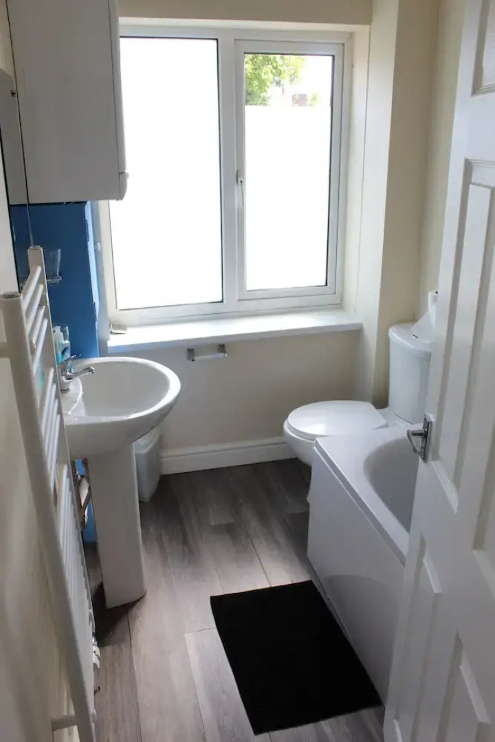 New 4 Bedroom Coventry House Sleeps 7