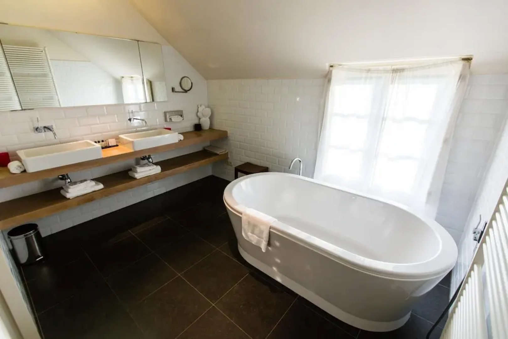 De Barrier - Different Hotels