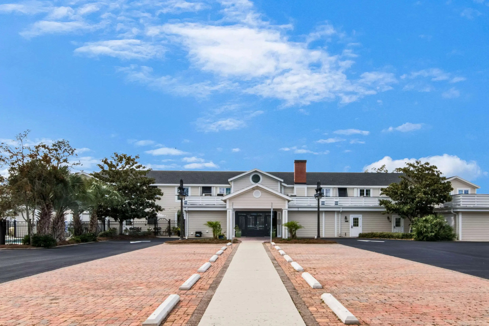The Port Inn and Cottages, an Ascend Collection Hotel