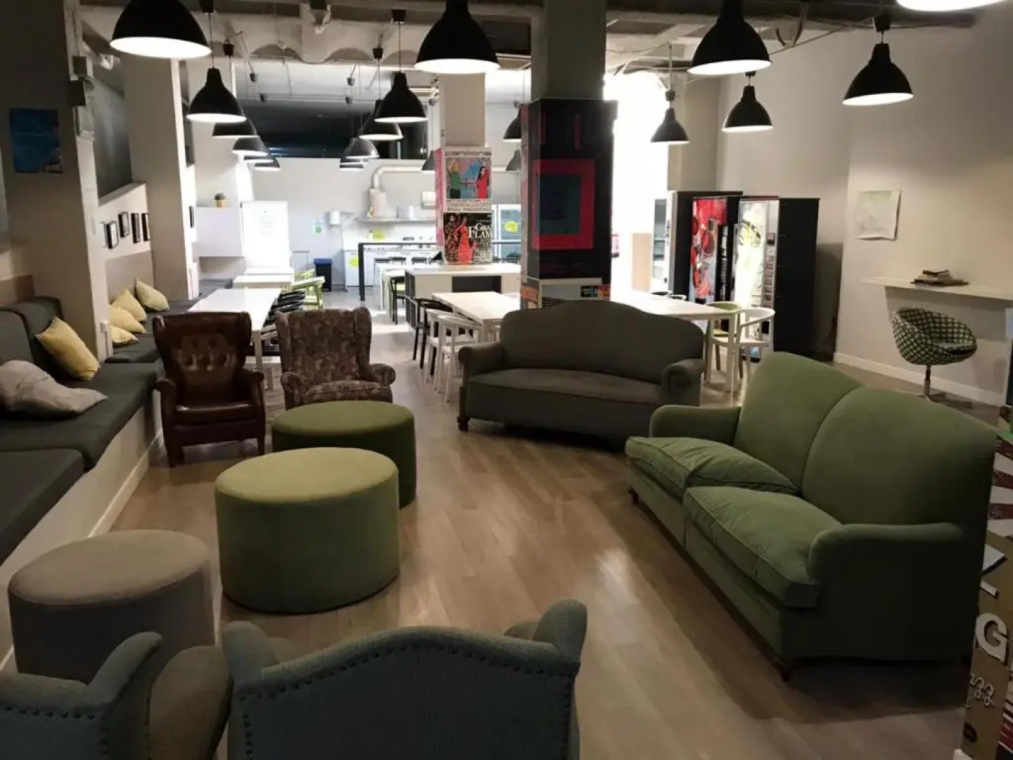 Hola Hostal Eixample - Hostel